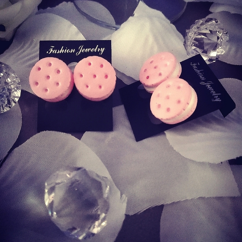 Cookie earring